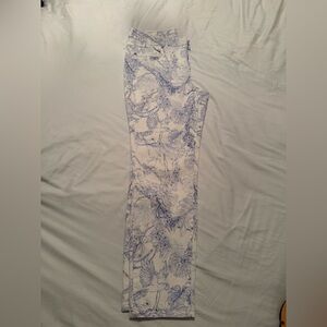 Tommy Bahama Blue and White Floral Women Jeans